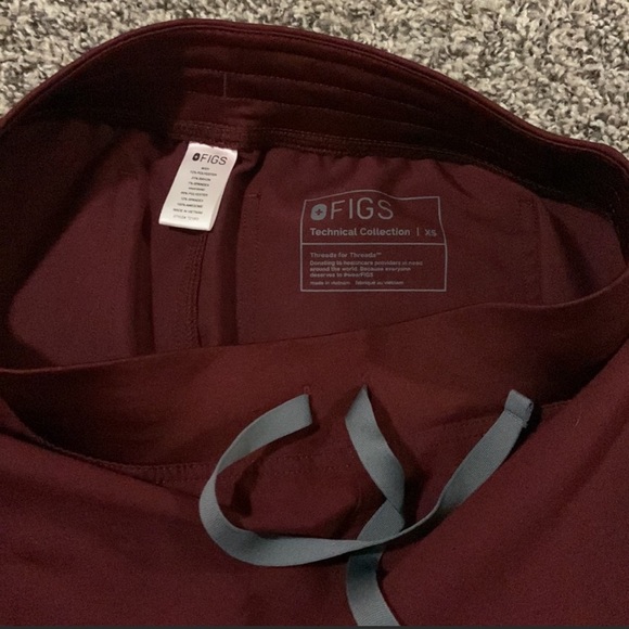 FIGS Women’s Livingston Basic Scrub Pants - XS - Burgundy - Picture 4 of 4